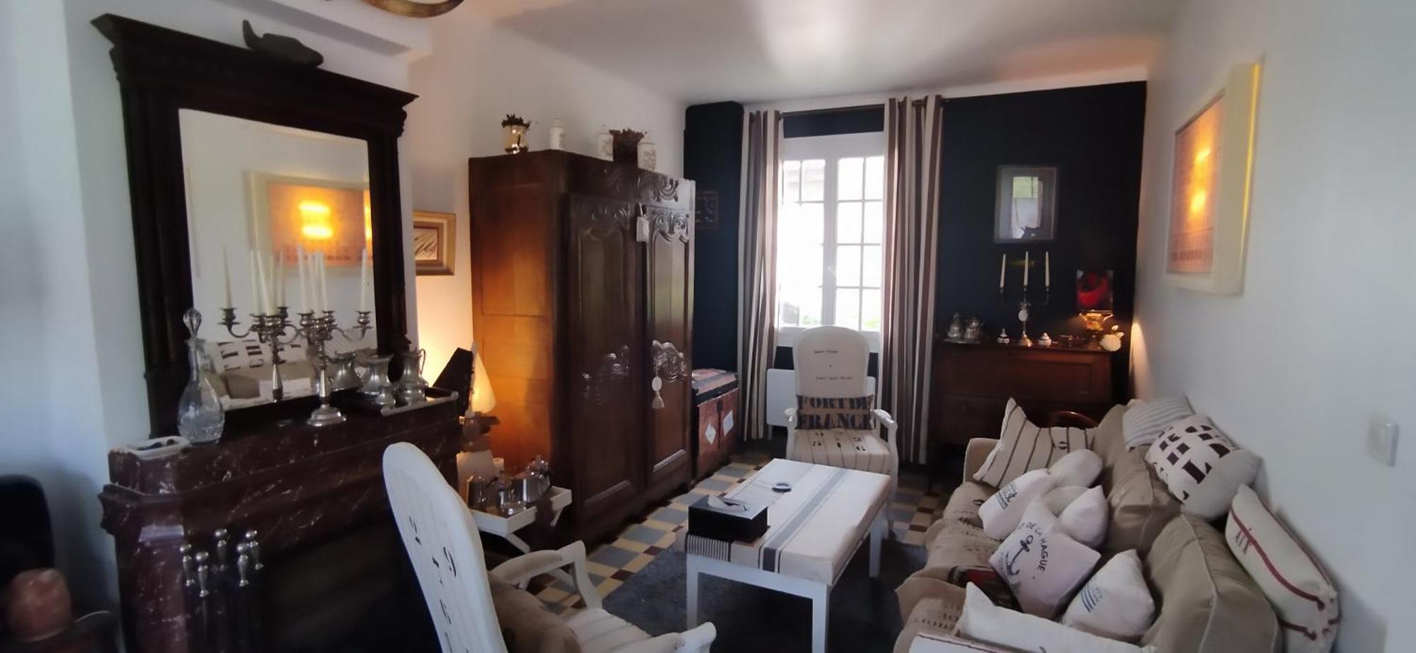 Une Chambre En Ville Донфрон Экстерьер фото