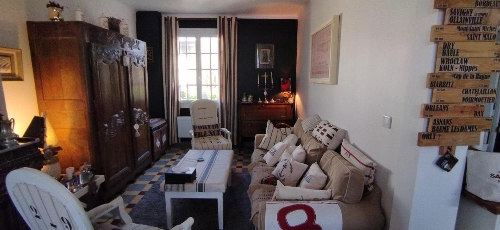 Une Chambre En Ville Донфрон Экстерьер фото
