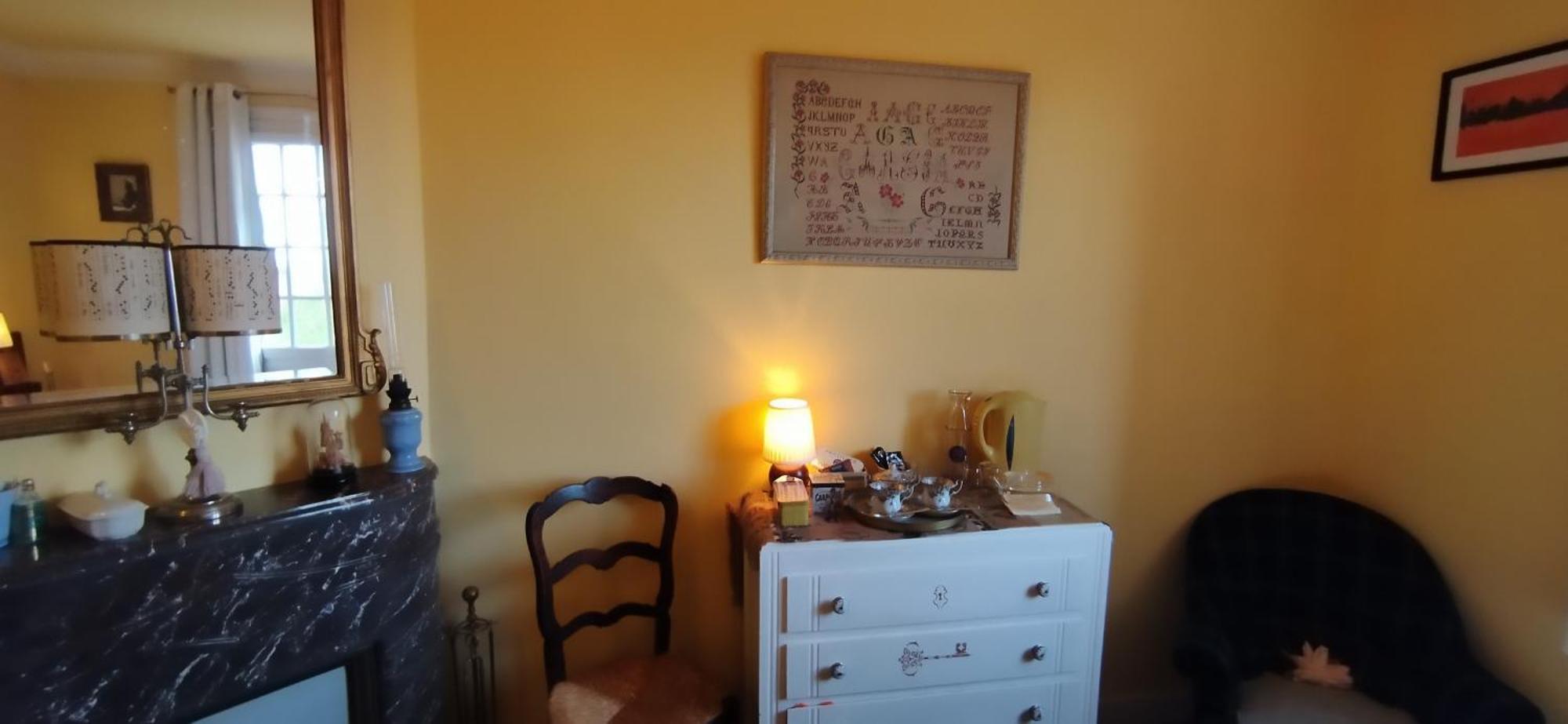 Une Chambre En Ville Донфрон Экстерьер фото
